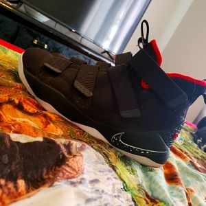 Nike lebron soldier 11